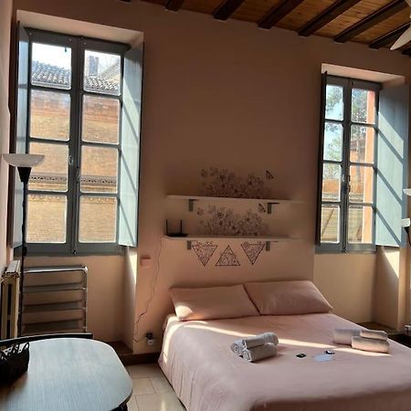 Minimal Studio Con Travi A Vista Piacenza Exterior photo